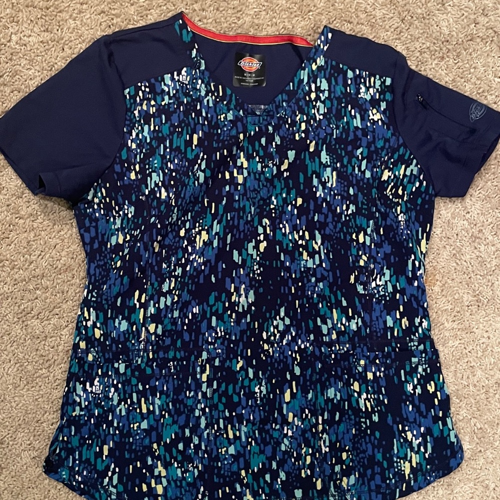 Dickies scrub top, size M